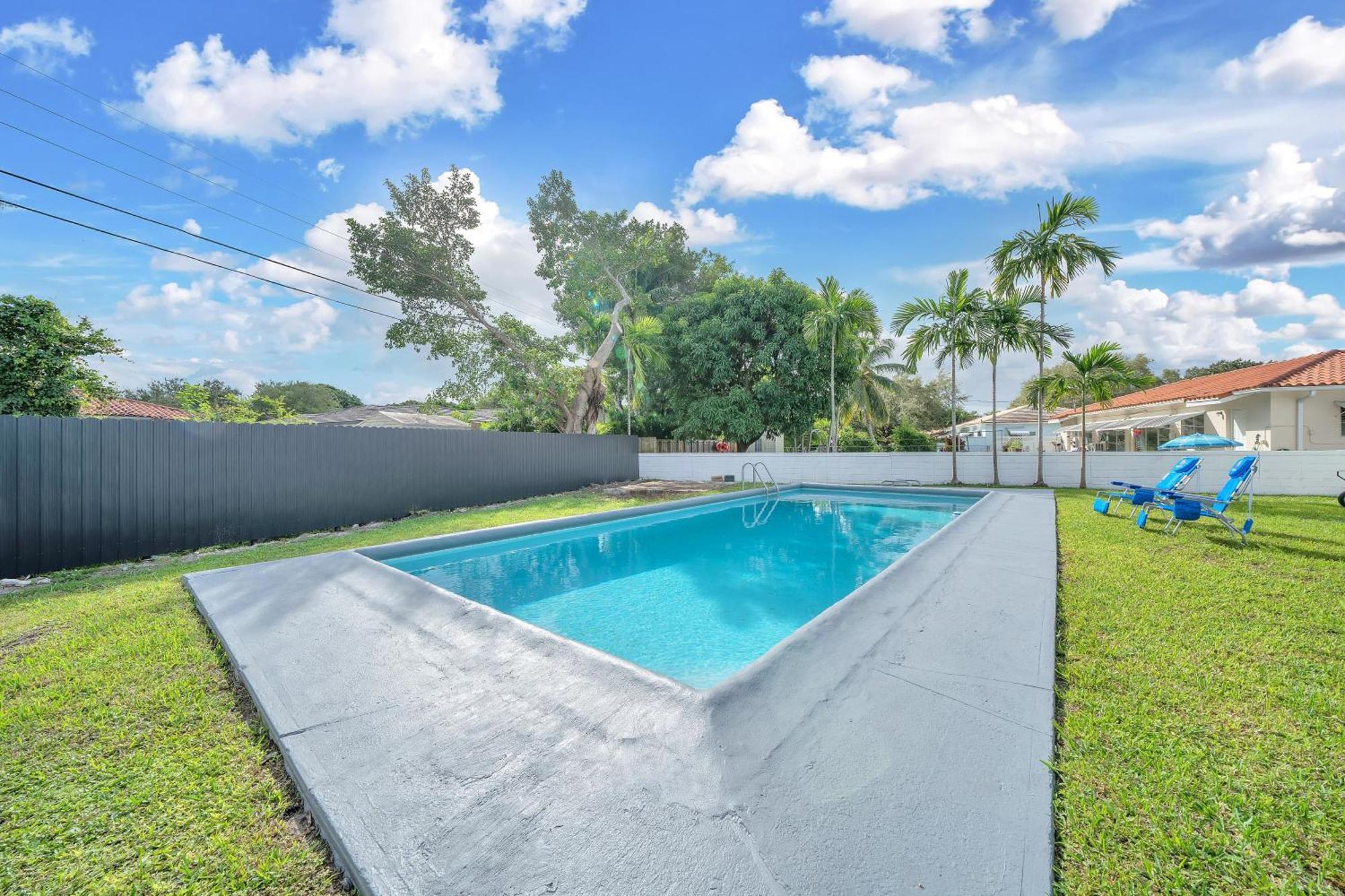 Biscayne Park 2 1 - Renovated Duplex W Pool Villa Exterior photo